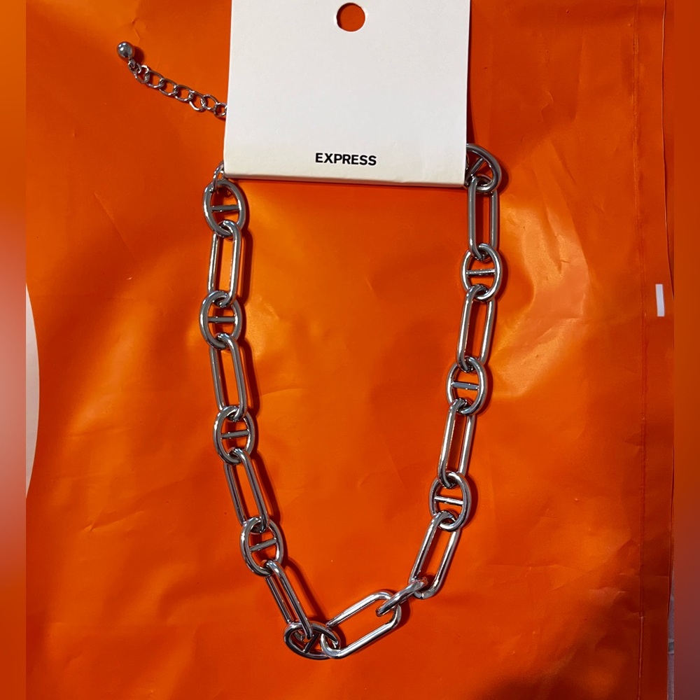 Express necklace